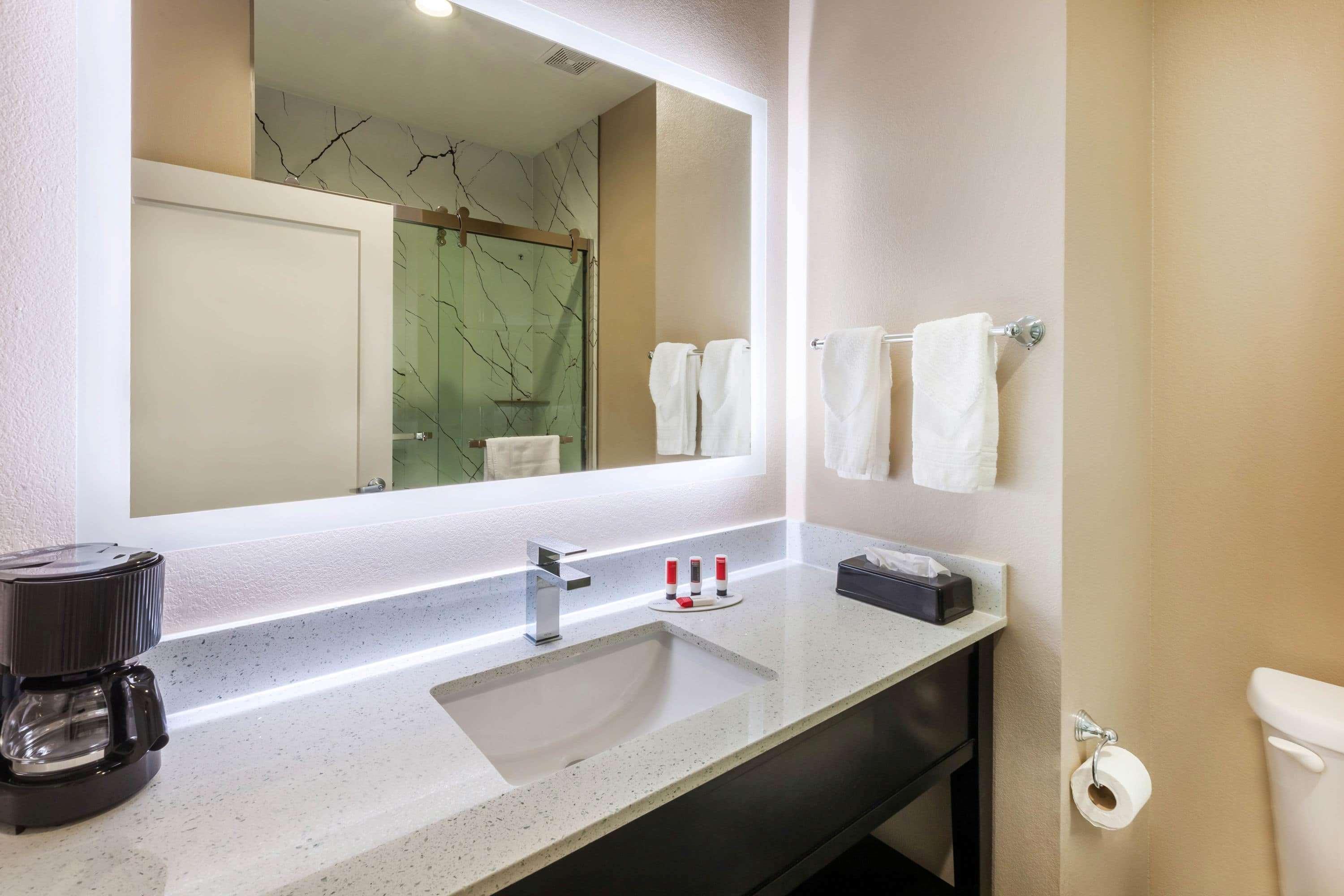 Super 8 By Wyndham Kingwood Houston North Hotel Porter Exterior foto